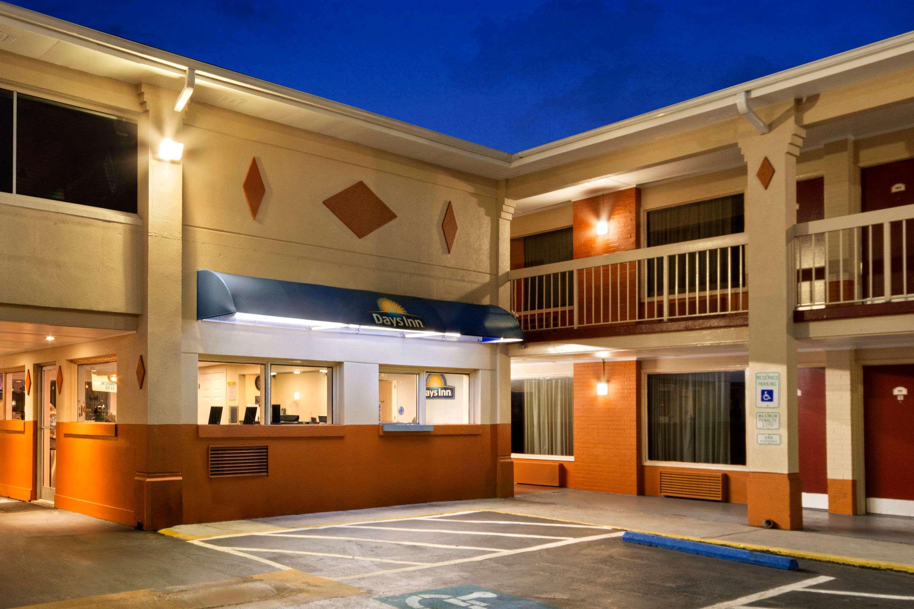 Days Inn By Wyndham Jacksonville Nc Exterior photo