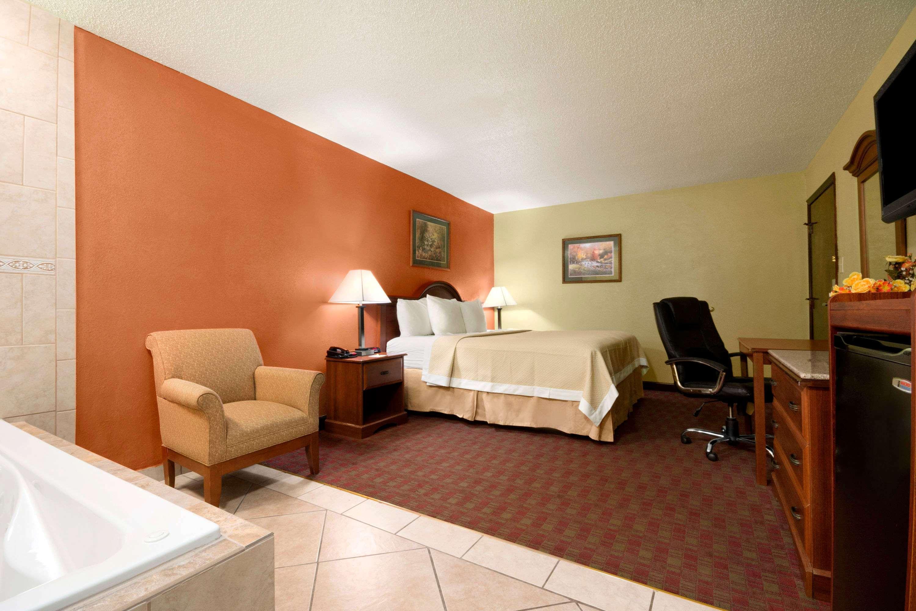 Days Inn By Wyndham Jacksonville Nc Exterior photo