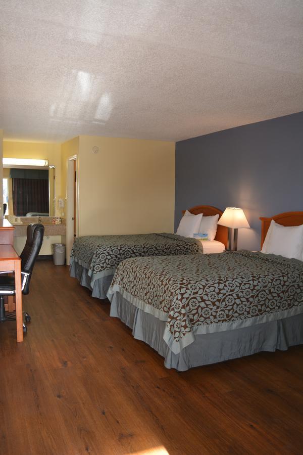 Days Inn By Wyndham Jacksonville Nc Exterior photo