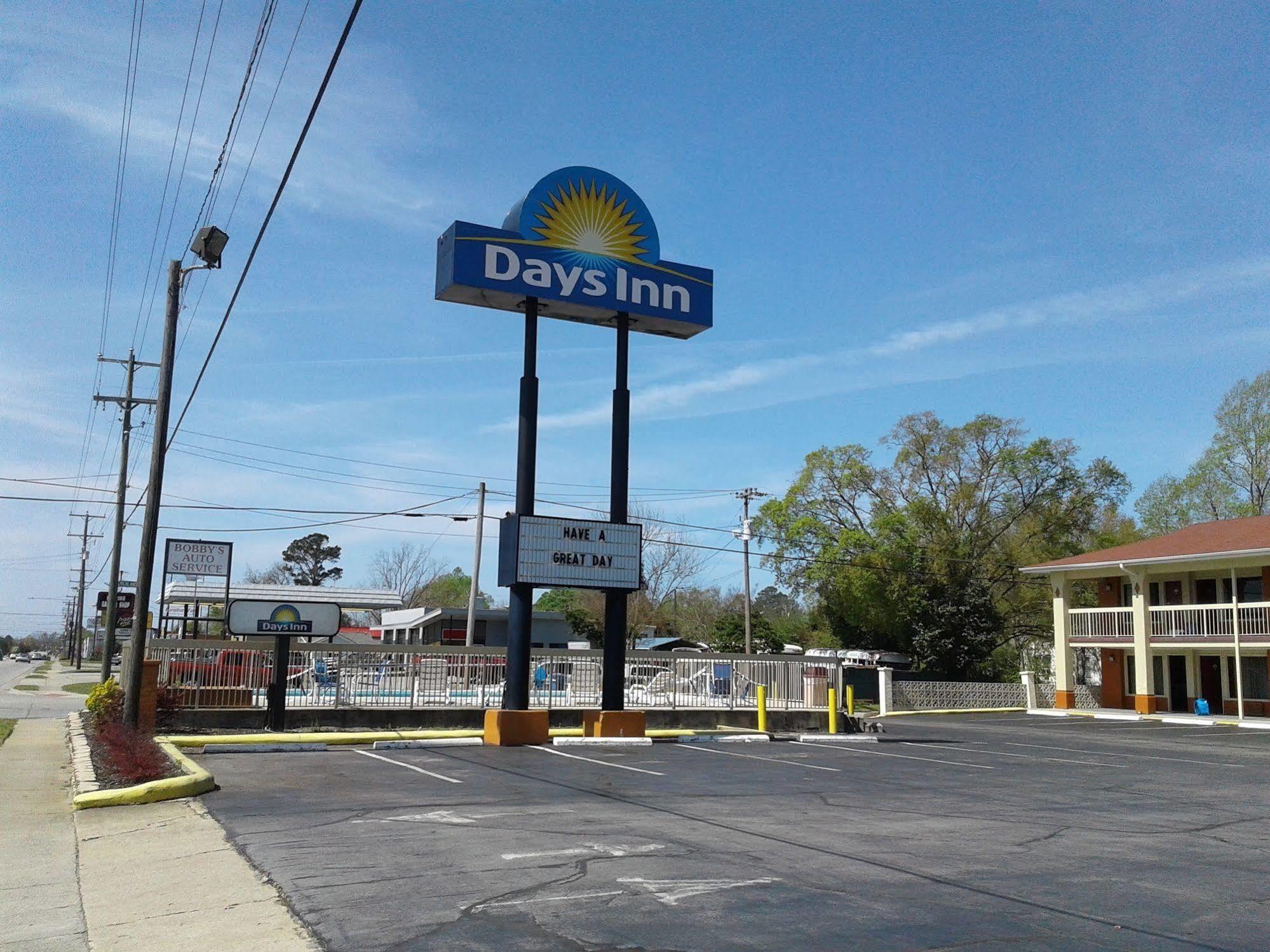 Days Inn By Wyndham Jacksonville Nc Exterior photo